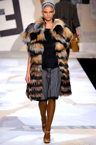Look 7